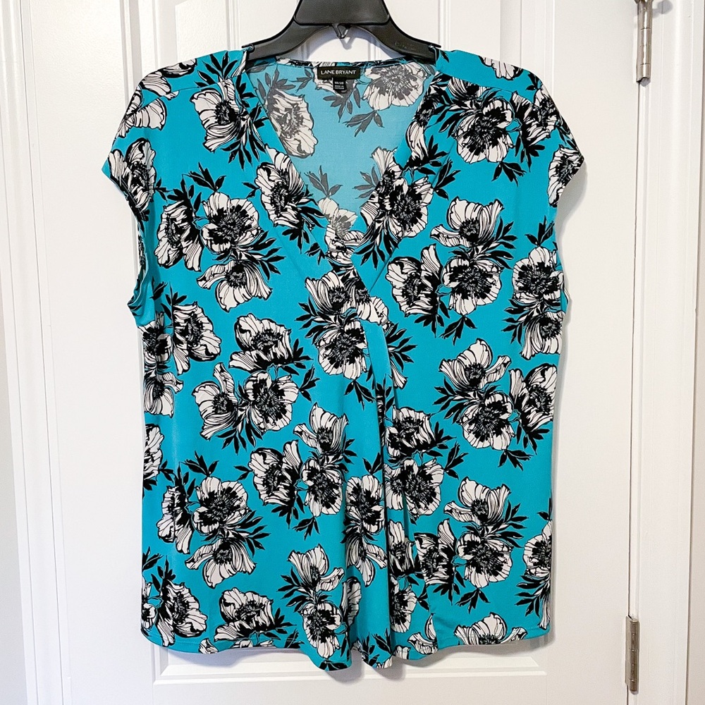 Lane Bryant 18/20 floral pleated v-neck shirt